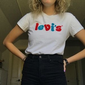 vintage levi’s tee shirt! velvet logo